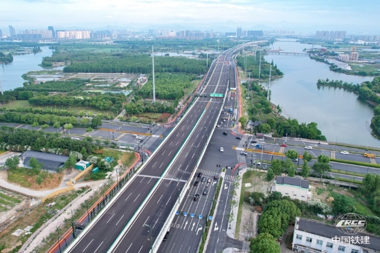浙江省首個全方位采用綠色建造模式的大型市政道路工程——紹興綠云路智慧快速路工程I標段(洋江西路—群賢中路段).jpg